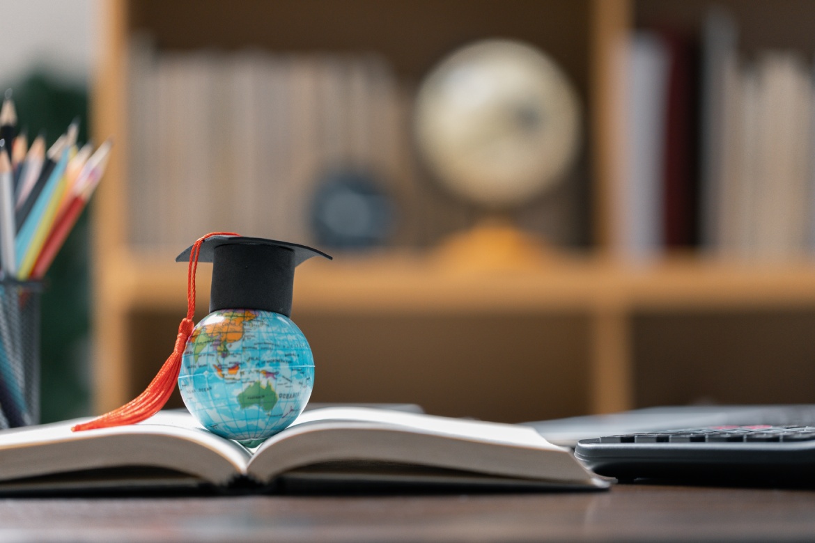 Graduation cap with Earth globe. Concept of global business study, abroad educational, Back to School. Education in Global world, Study abroad business in universities in worldwide. language study